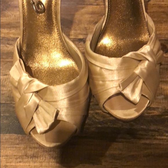 Spring heels - Picture 4 of 4